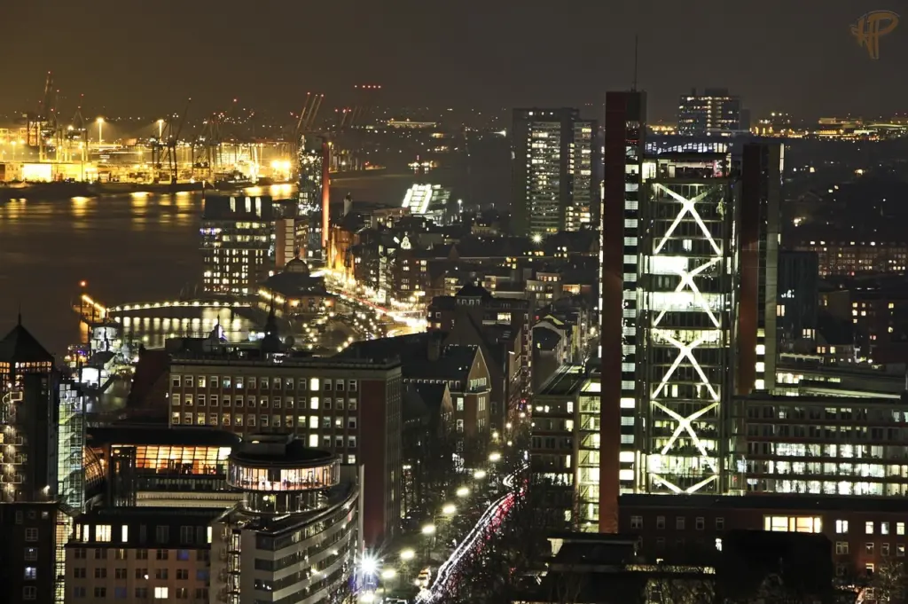 Living in Altona: Pros and Cons - The image shows the skyline of Hamburg-Altona
