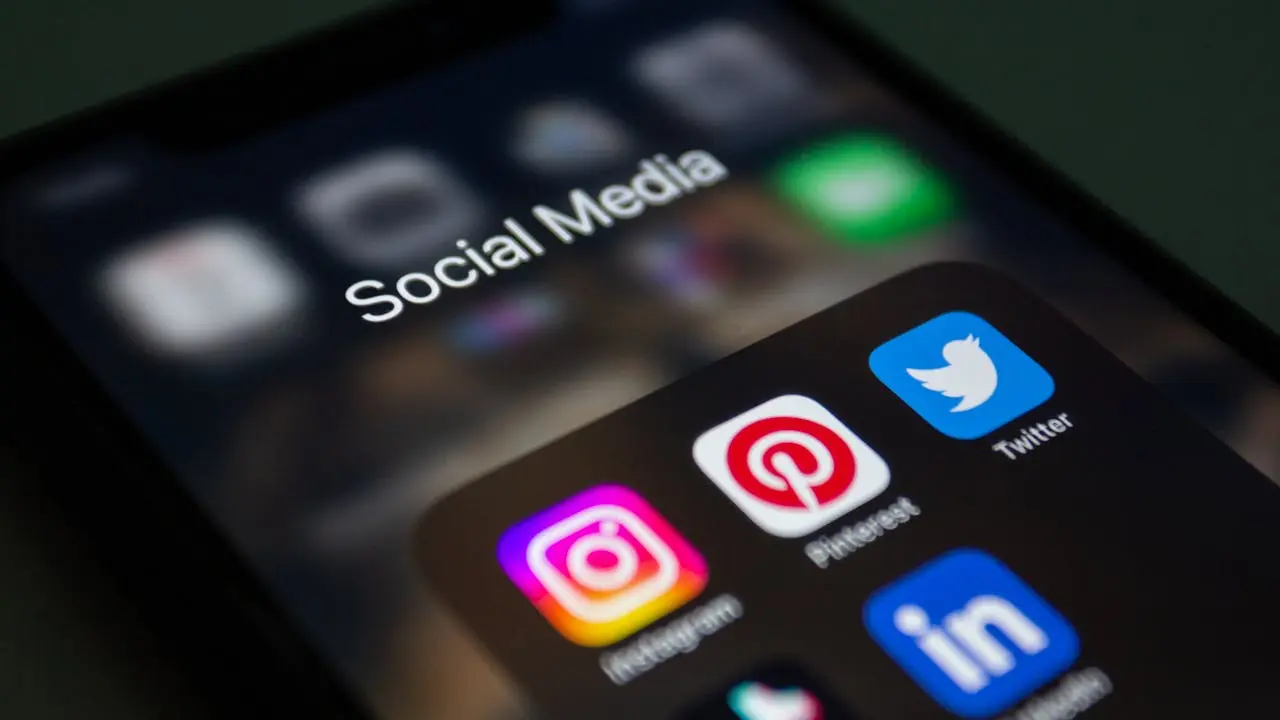Facebook & co: finding an apartment in Hamburg with social media